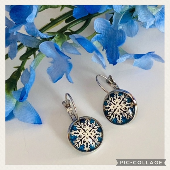 NEW Blue & White Stunning Round Snowflake Earrings - Picture 4 of 6